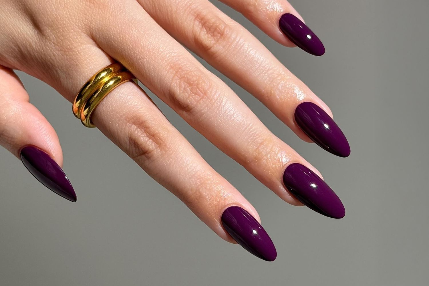 Fall Nail Colors for Fair Skin 2025
